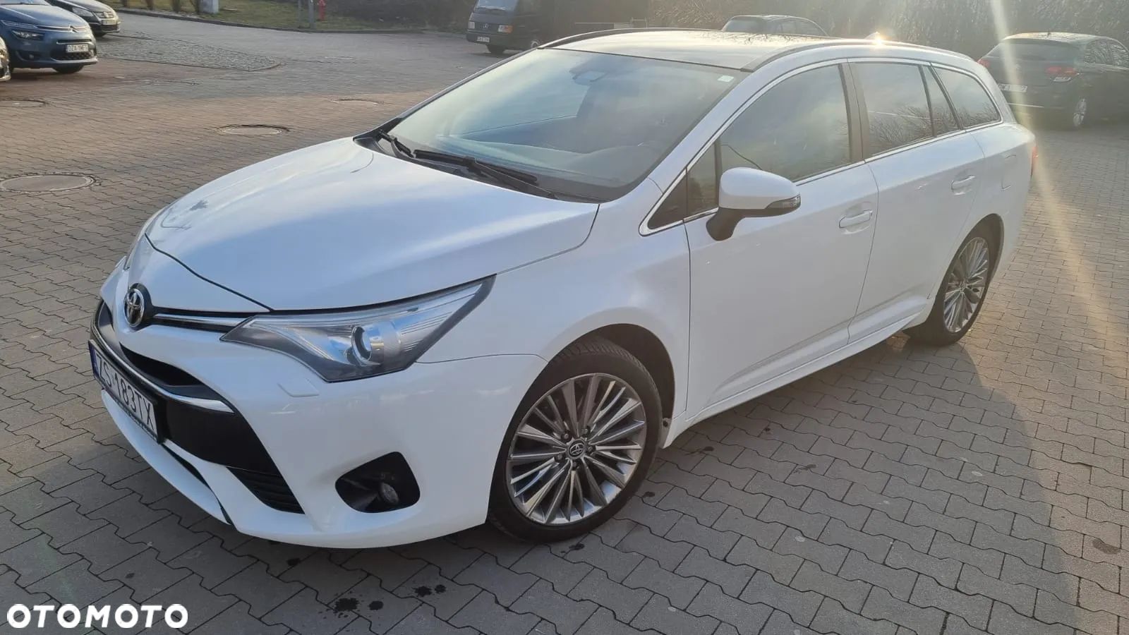 Toyota Avensis Touring Sports 1.8 Executive - 1