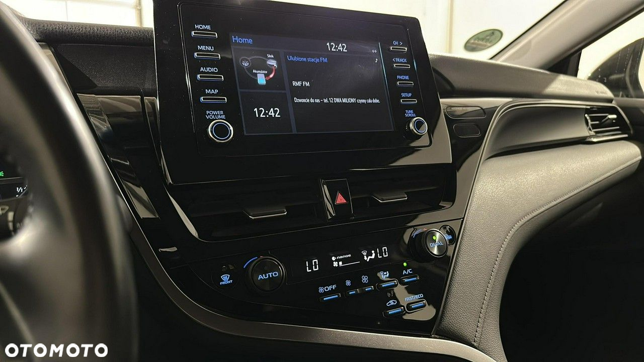 Toyota Camry - 18