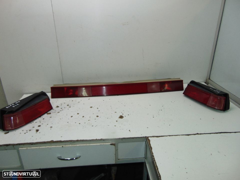 Alfa romeo 164 farolins traseiros/Placa central - 1