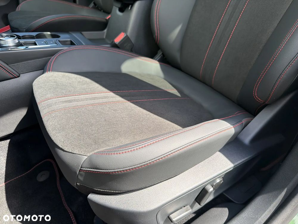 Ford Kuga 2.5 Duratec FHEV 4x4 ST-LINE X - 12