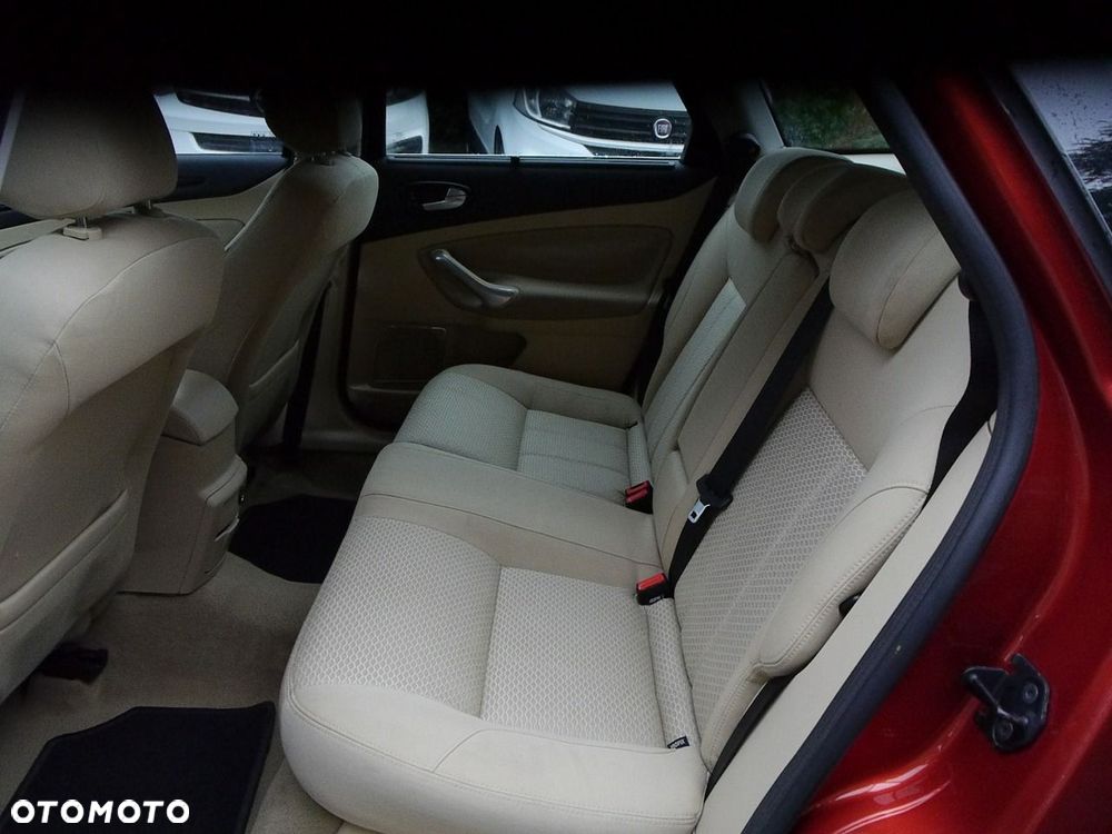 Ford Mondeo 2.0 FF Ghia - 32