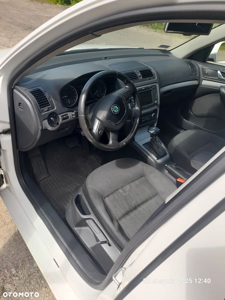 Skoda Octavia 2.0 TDI Ambiente DSG - 17