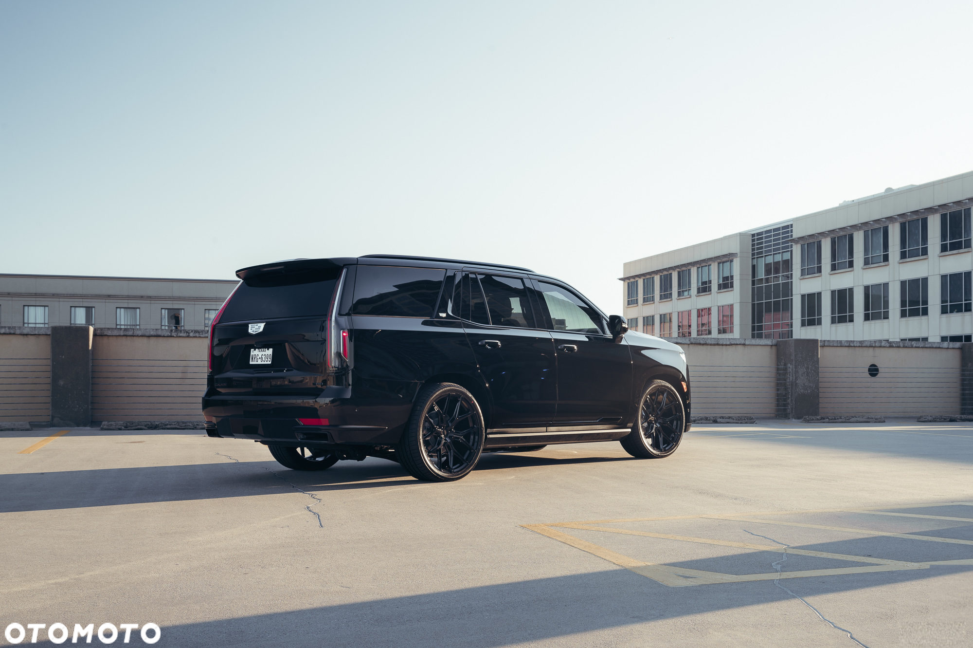 Cadillac Escalade - 4