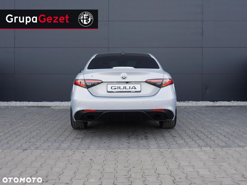 Alfa Romeo Giulia - 8