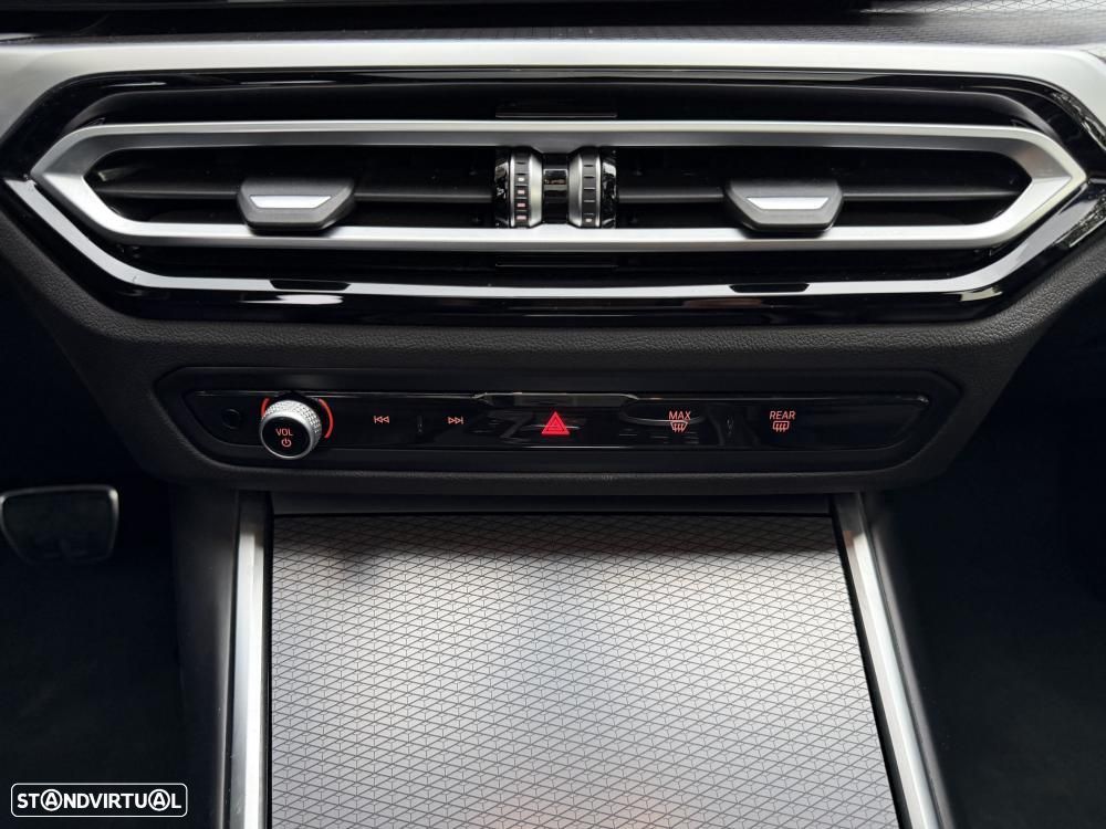 BMW 330 e Pack 50 anos M Auto - 34