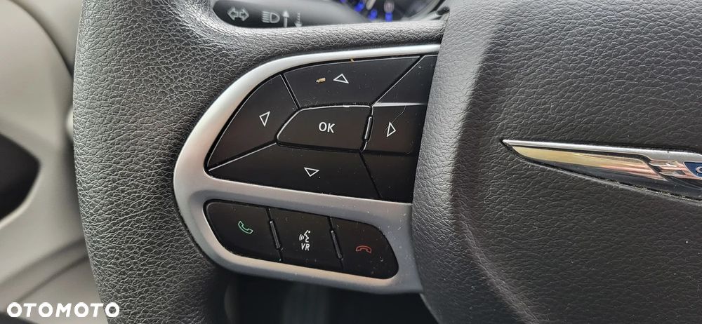 Chrysler Pacifica - 10