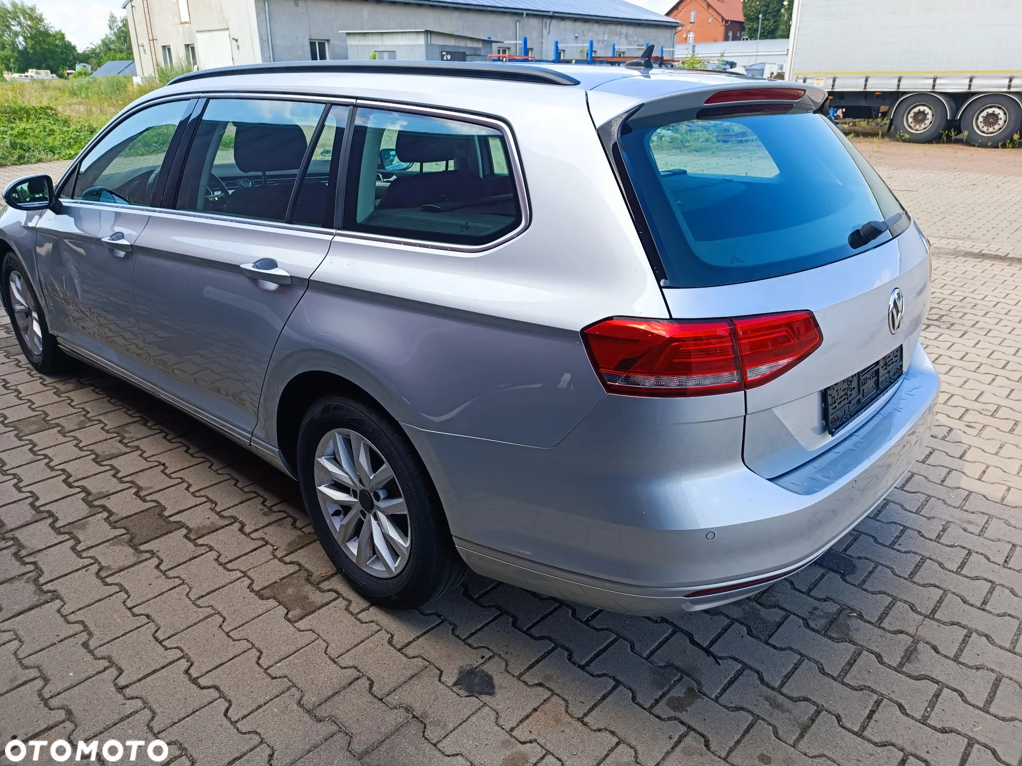 Volkswagen Passat - 4