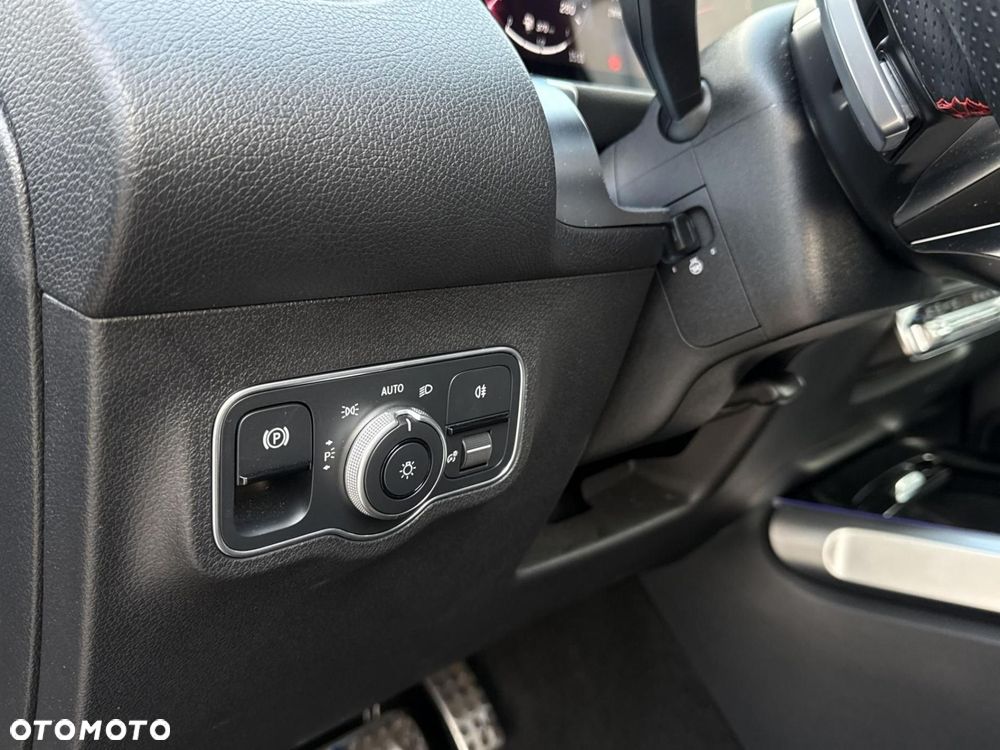 Mercedes-Benz GLB - 13