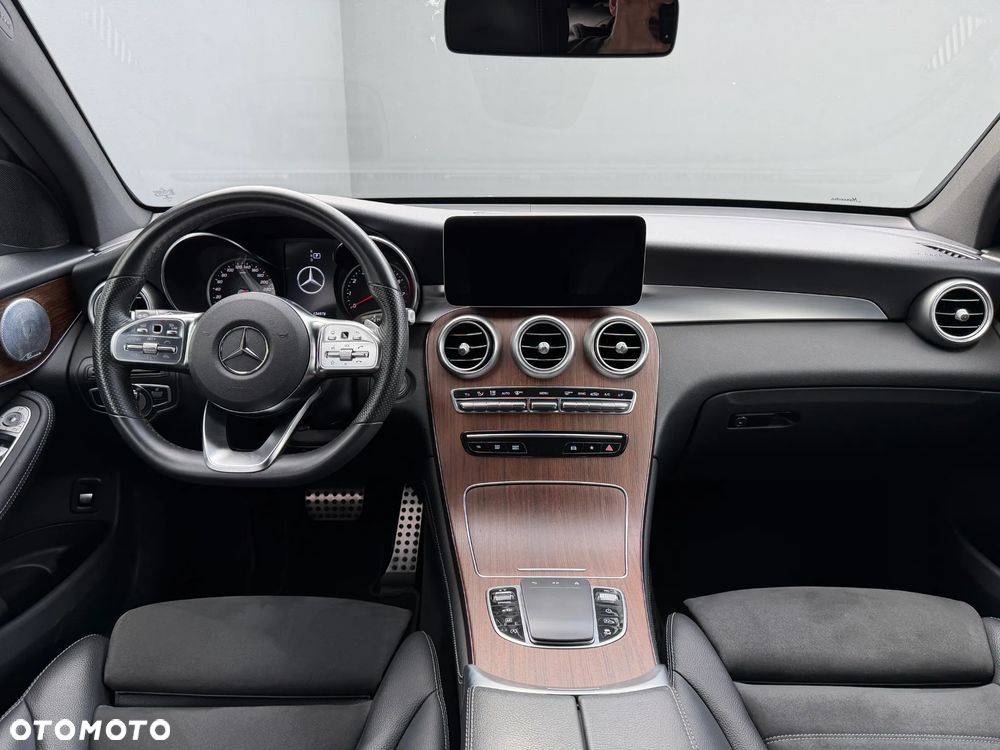 Mercedes-Benz GLC 300 4Matic 9G-TRONIC AMG Line - 31