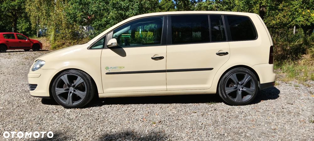 Volkswagen Touran 1.9 TDI Conceptline DSG - 3