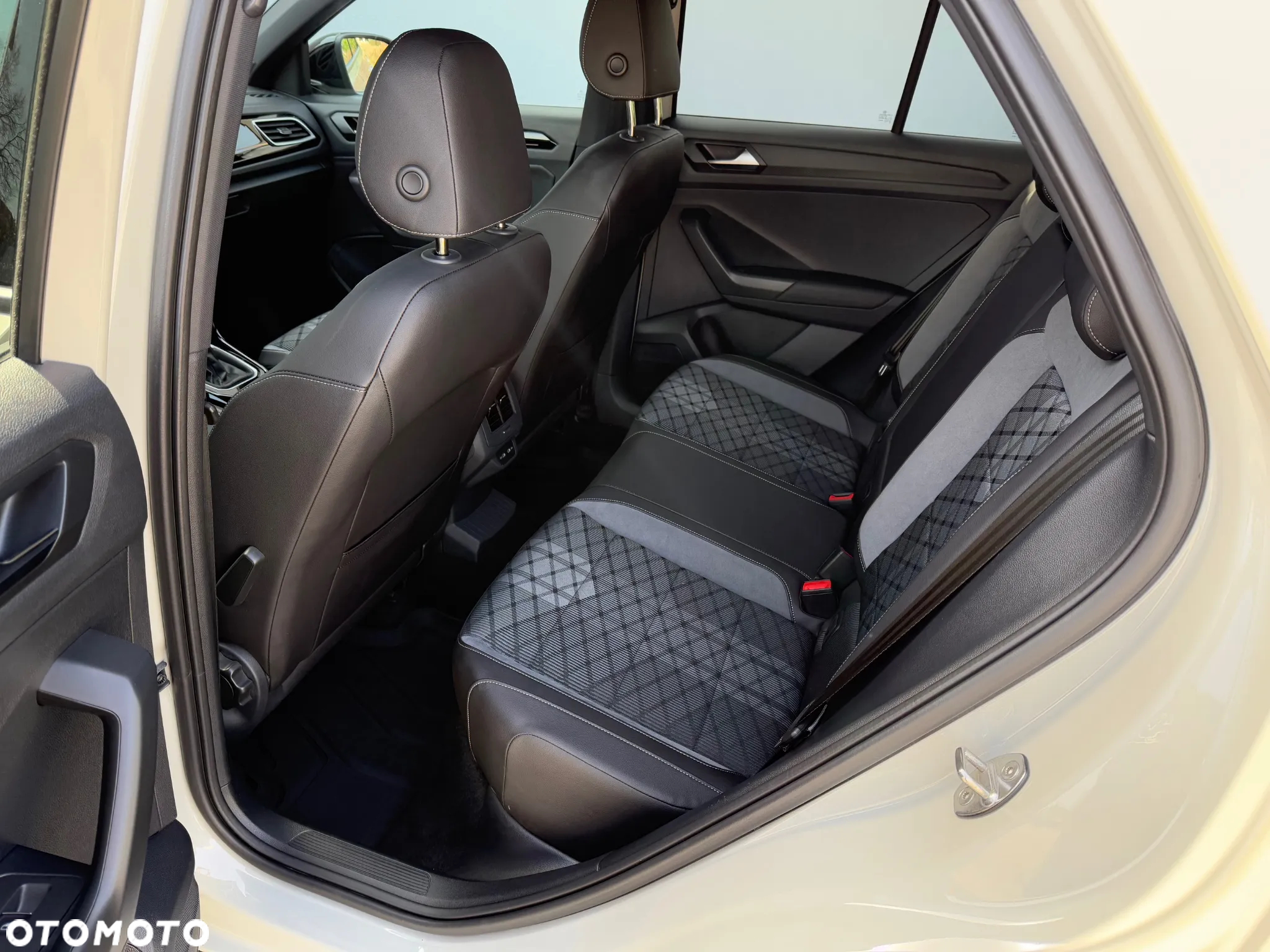 Volkswagen T-Roc 1.5 TSI Style DSG - 10