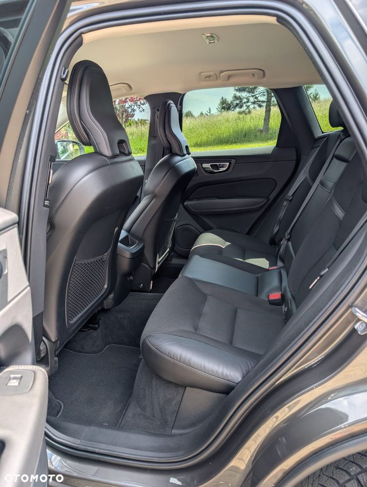 Volvo XC 60 D4 AWD Momentum - 33