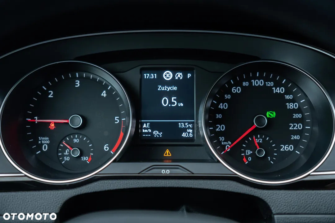 Volkswagen Passat Variant 2.0 TDI SCR DSG - 29