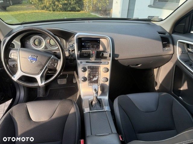 Volvo XC 60 D5 AWD Momentum - 10