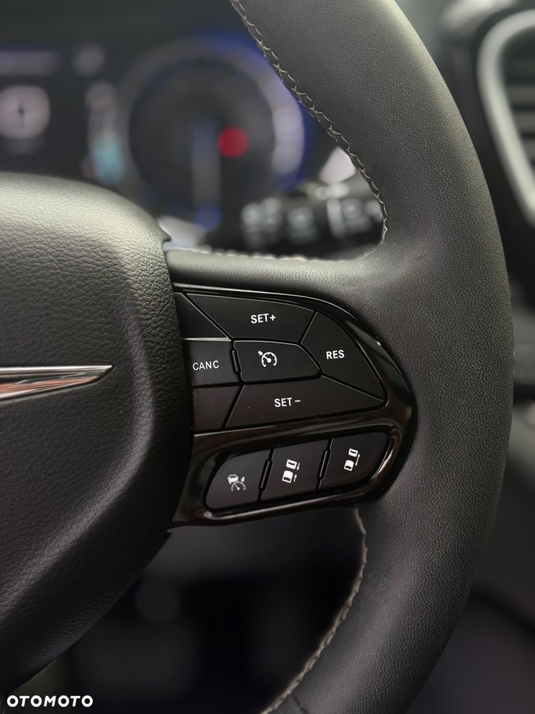 Chrysler Pacifica - 18