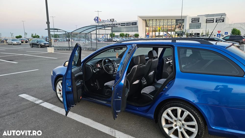 Skoda Octavia Combi 2.0 TDI RS - 11
