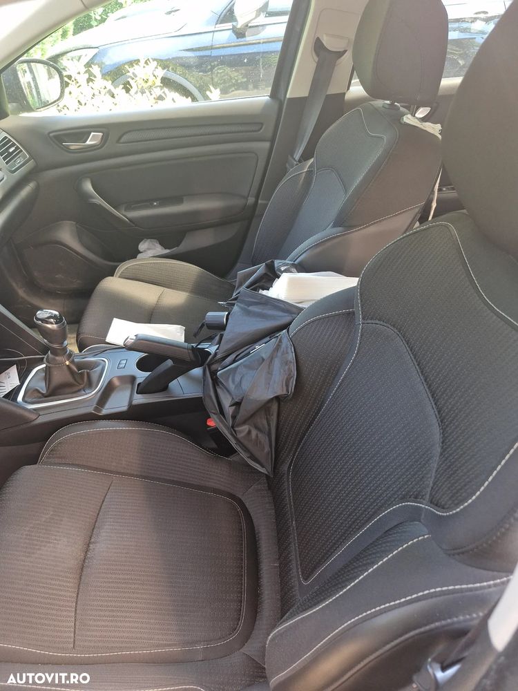 Renault Megane TCE 140 GPF Zen - 14