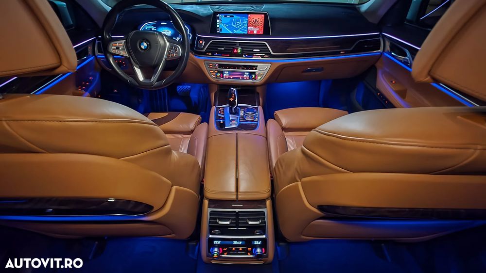 BMW Seria 7 745e - 20