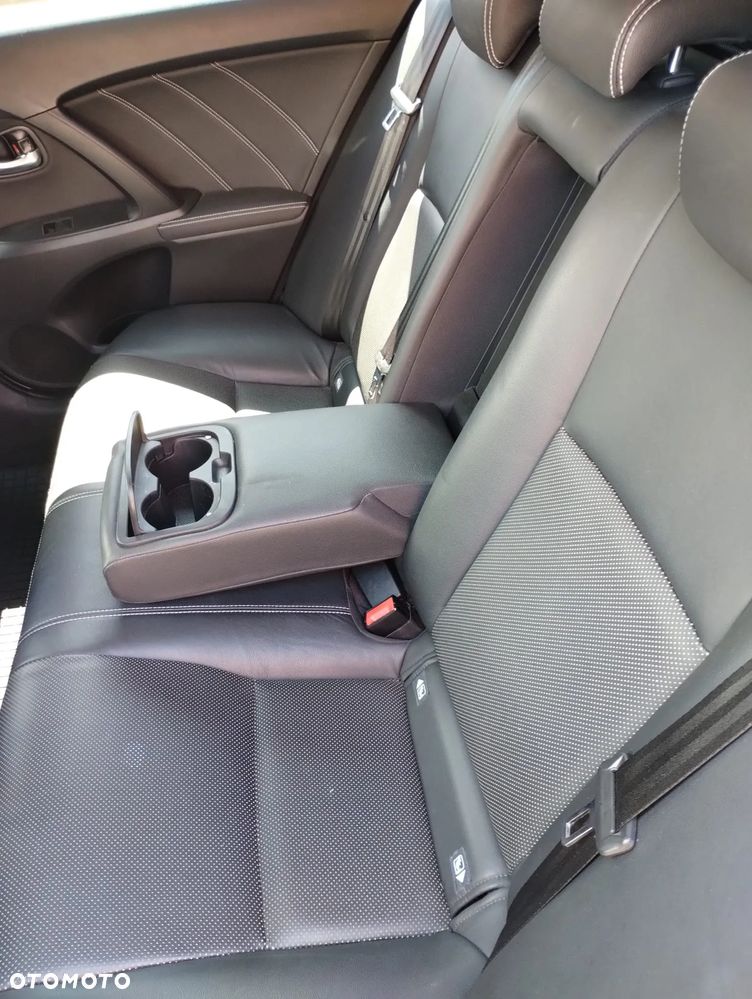 Toyota Avensis 2.0 Premium MS - 15