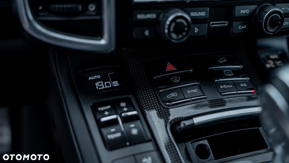 Porsche Cayenne GTS - 18