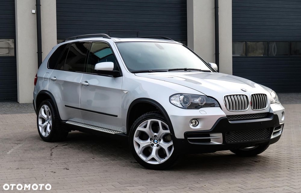 BMW X5 4.8i - 2