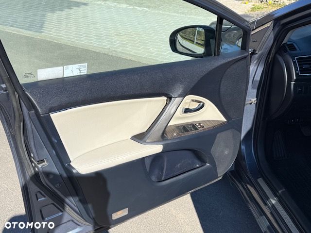 Toyota Avensis 2.0 D-4D Premium - 8