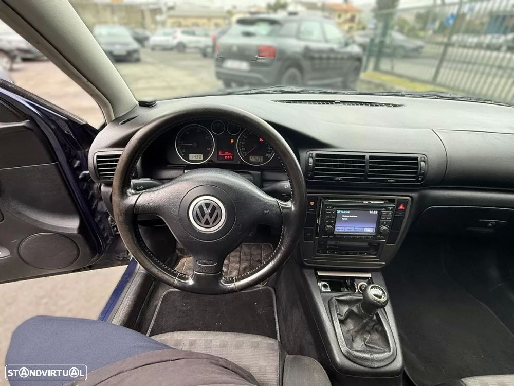 VW Passat 1.9 TDi Highline - 14
