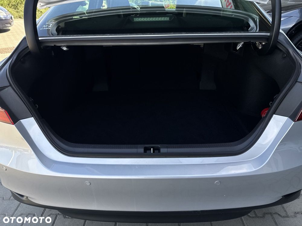 Toyota Camry 2.5 Hybrid Executive CVT - 35