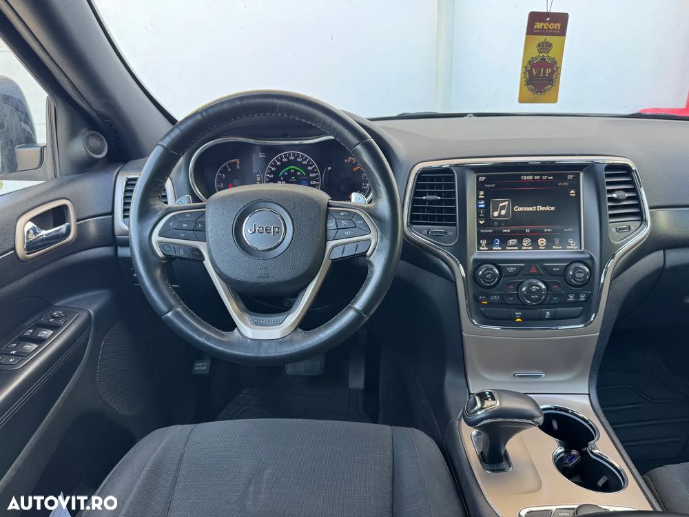 Jeep Grand Cherokee - 12