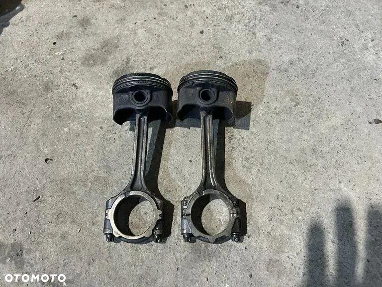 tłok tłoki korbowód Hyundai i10 1.0b 12v G3LA