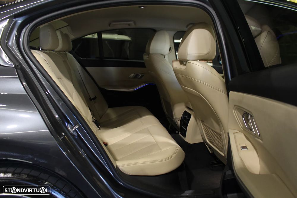 BMW 318 d Line Luxury Auto - 14
