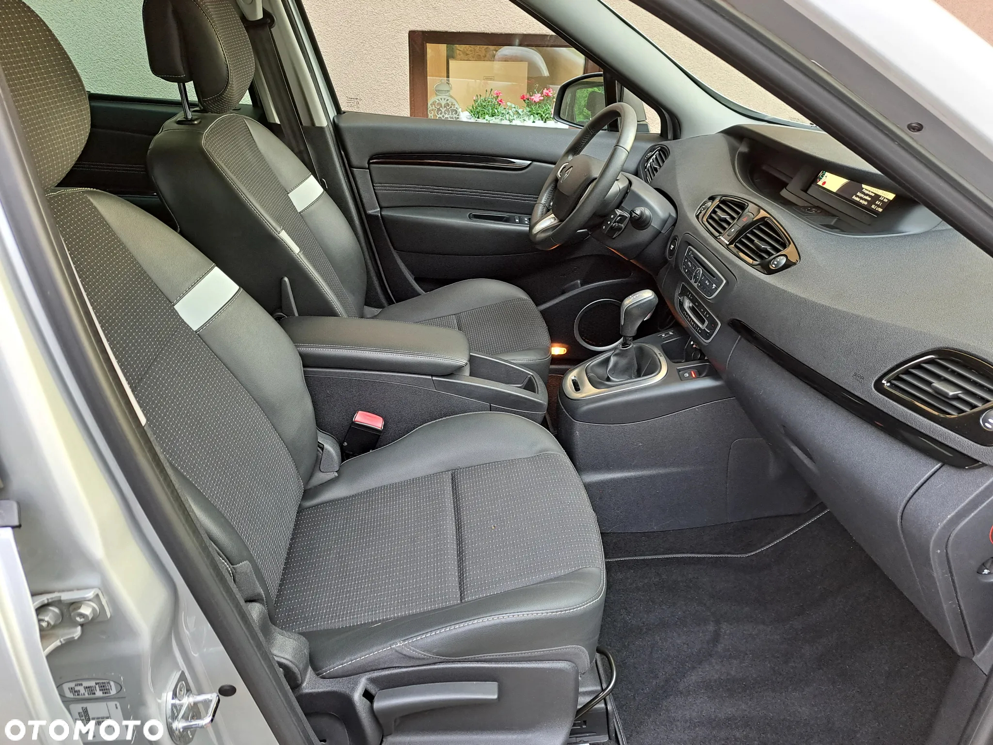 Renault Scenic 1.5 dCi Dynamique EDC - 13