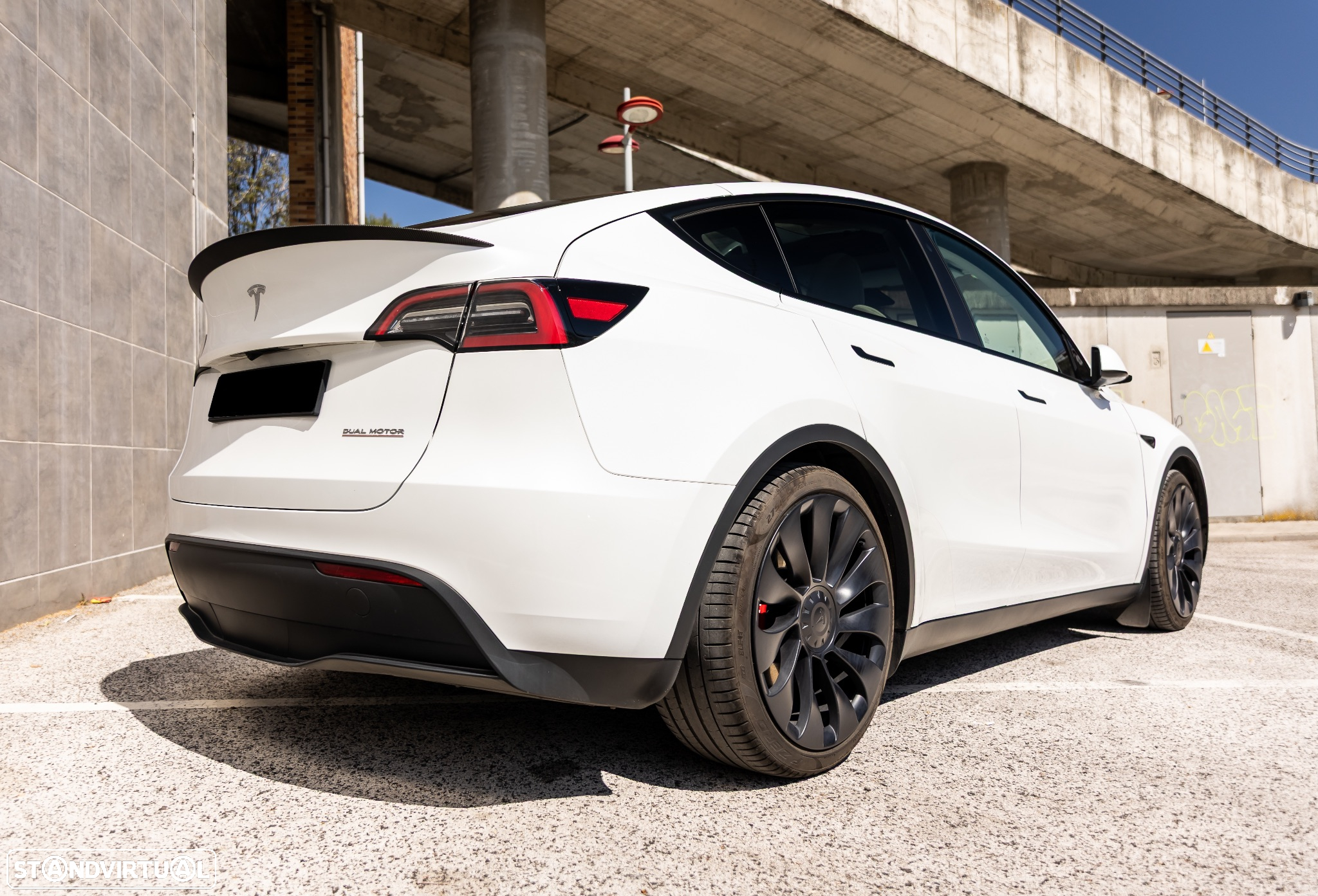 Tesla Model Y Performance Dual Motor AWD - 3