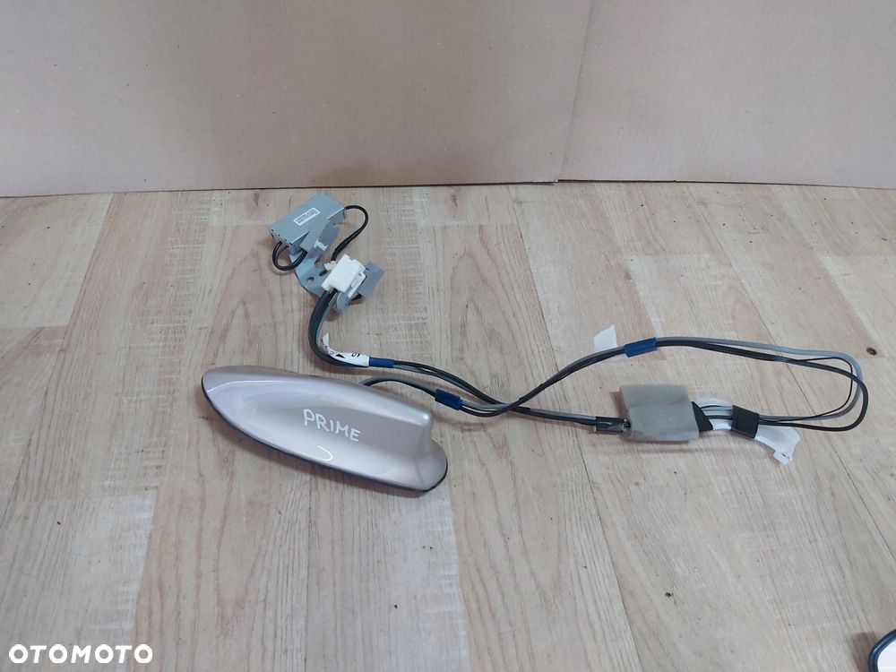 Toyota Prius IV Prime Antena rekin wzmacniacz - 1