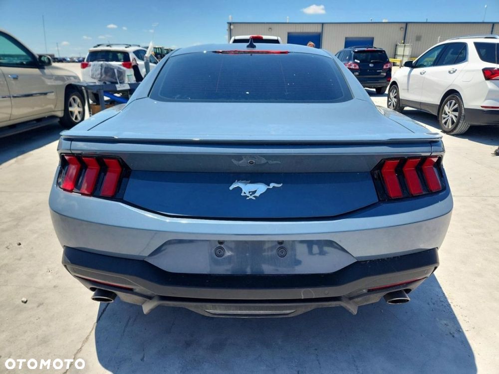 Ford Mustang - 5