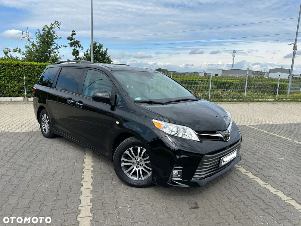 Toyota Sienna - 5