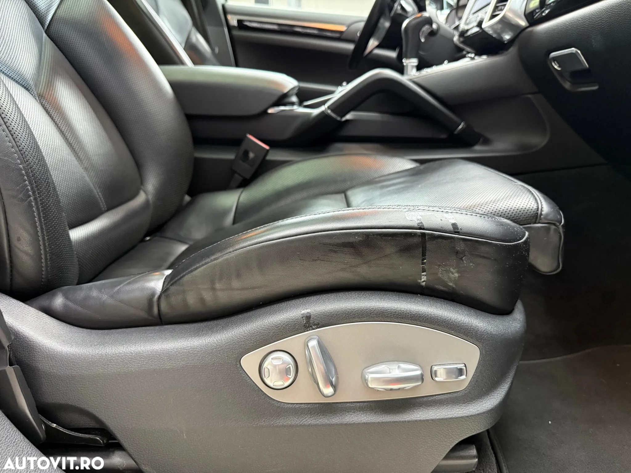 Porsche Cayenne 3.0 L - 37