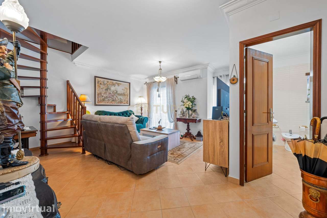Apartamento T3 Duplex com Terraço, Varanda e Parqueamento no Montijo