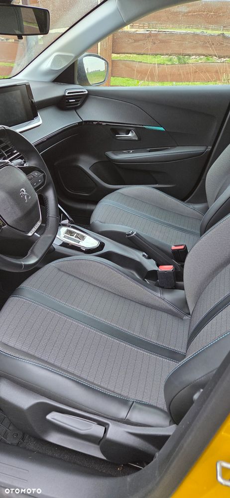 Peugeot 208 - 11