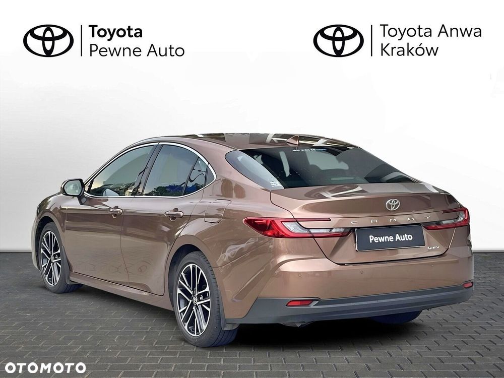 Toyota Camry - 3