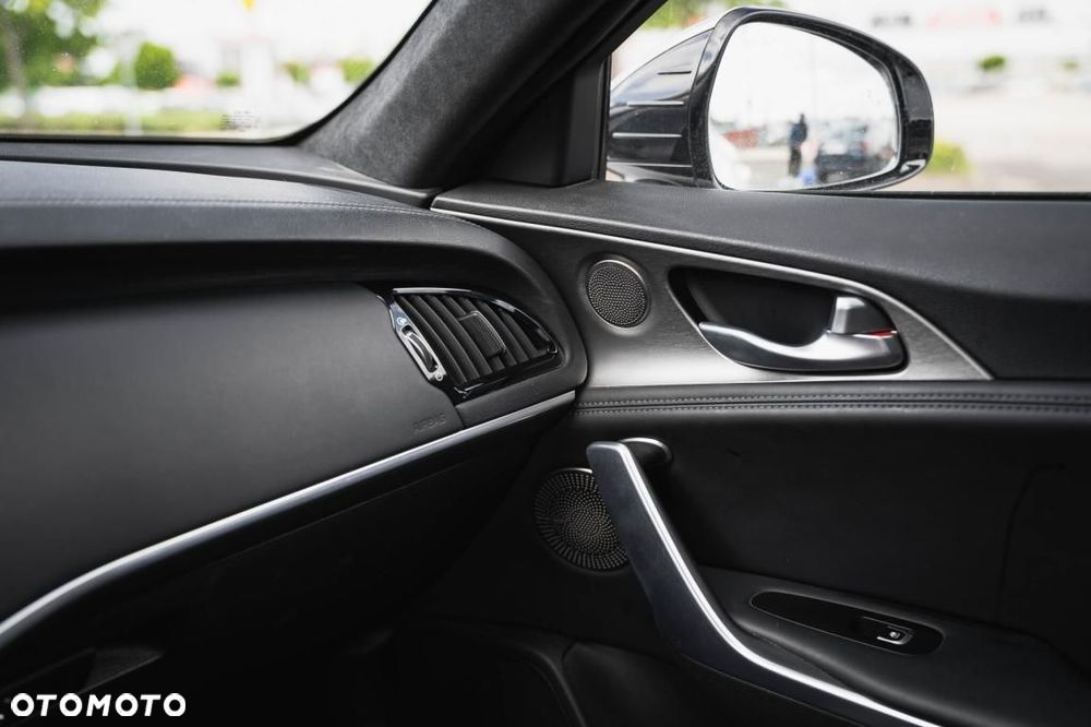 Kia Stinger - 26