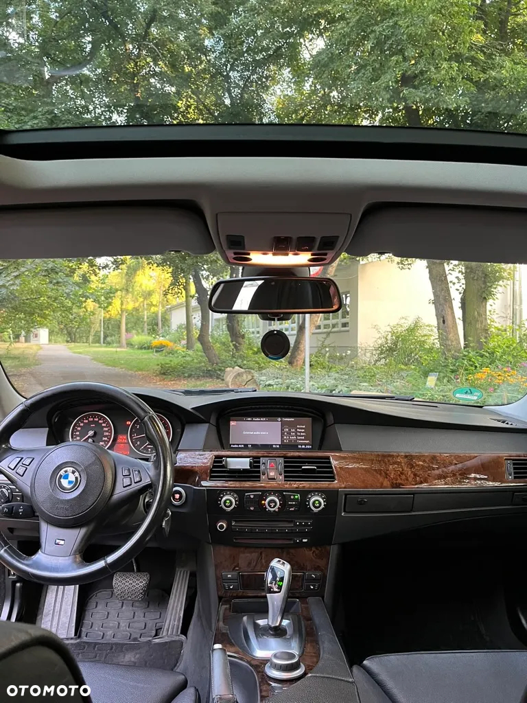 BMW Seria 5 530xi Touring - 23