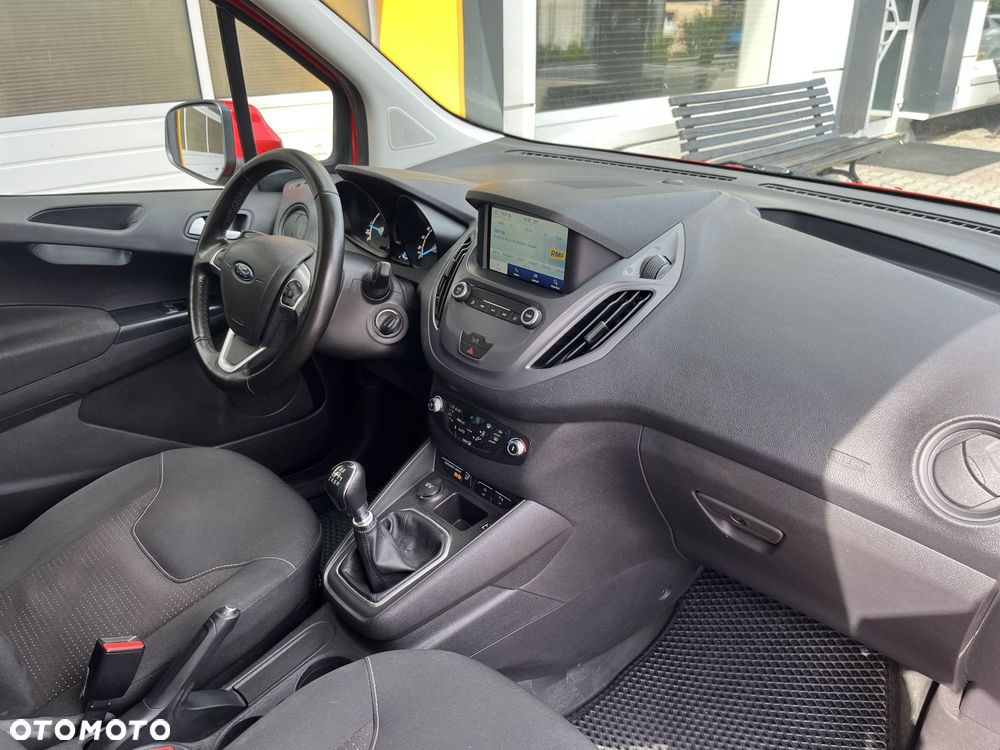 Ford Transit Courier - 21