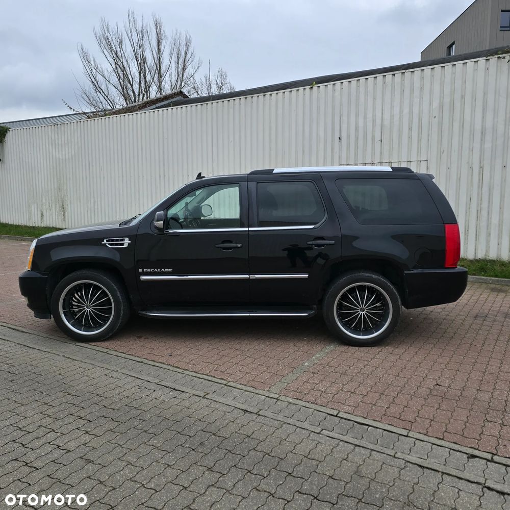 Cadillac Escalade - 9