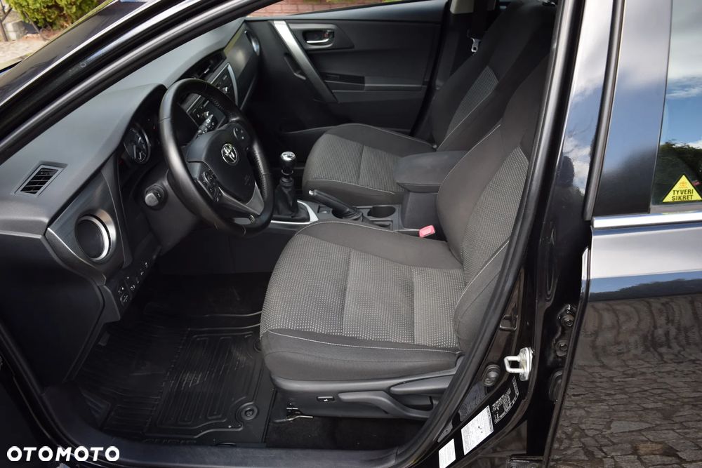 Toyota Auris 1.4 D-4D Design Edition - 14