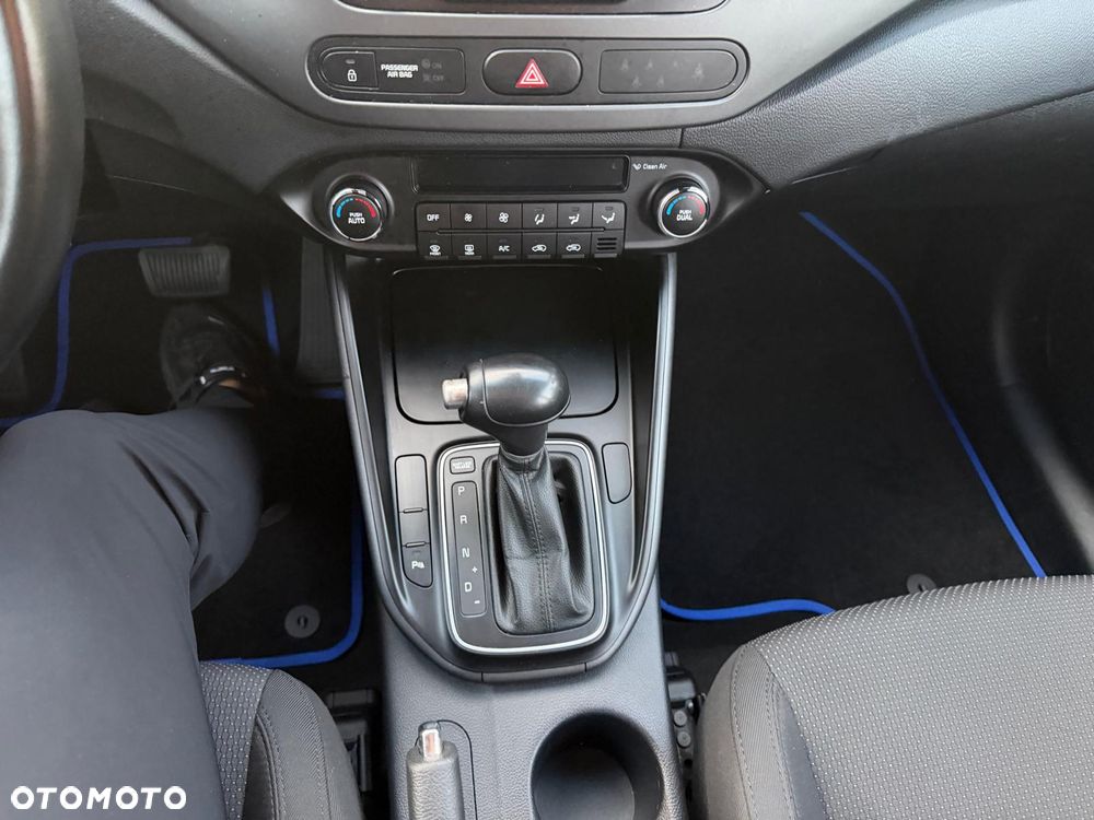Kia Carens 1.7 CRDi L 7os - 27