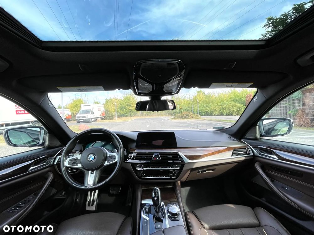 BMW Seria 5 M550i xDrive - 10