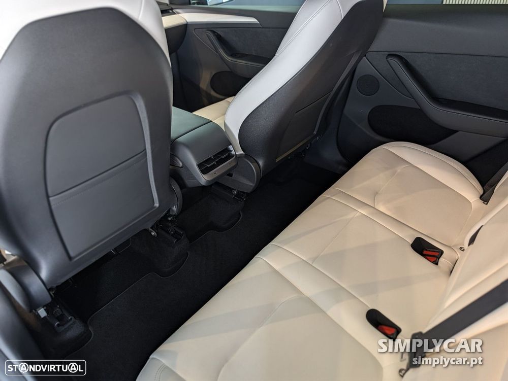 Tesla Model Y Long Range Dual Motor AWD - 7