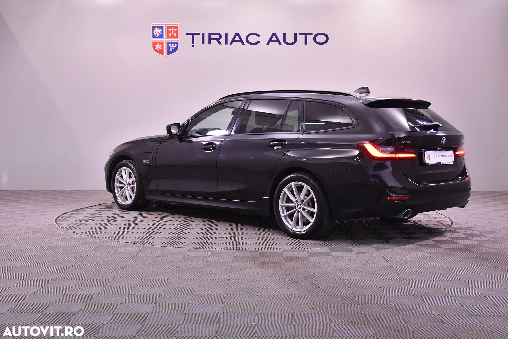 BMW Seria 3 330e Touring xDrive Aut. - 3