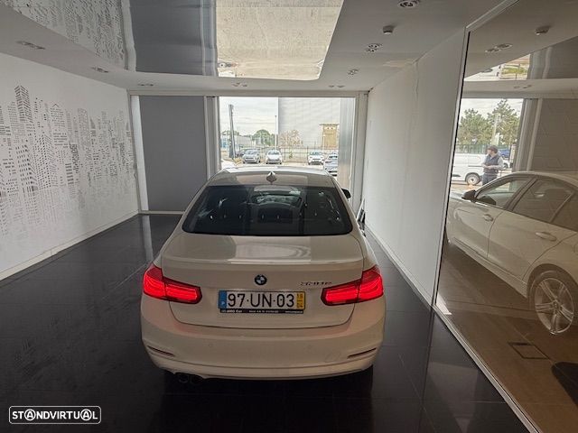BMW 330 e iPerformance Line Sport - 2